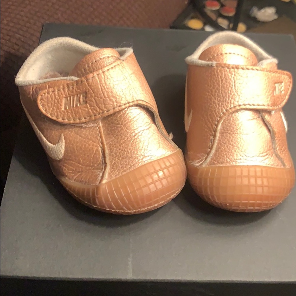 Rose gold nike waffle walking shoes size 4
